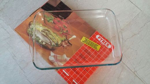 Pyrex glass baking dish